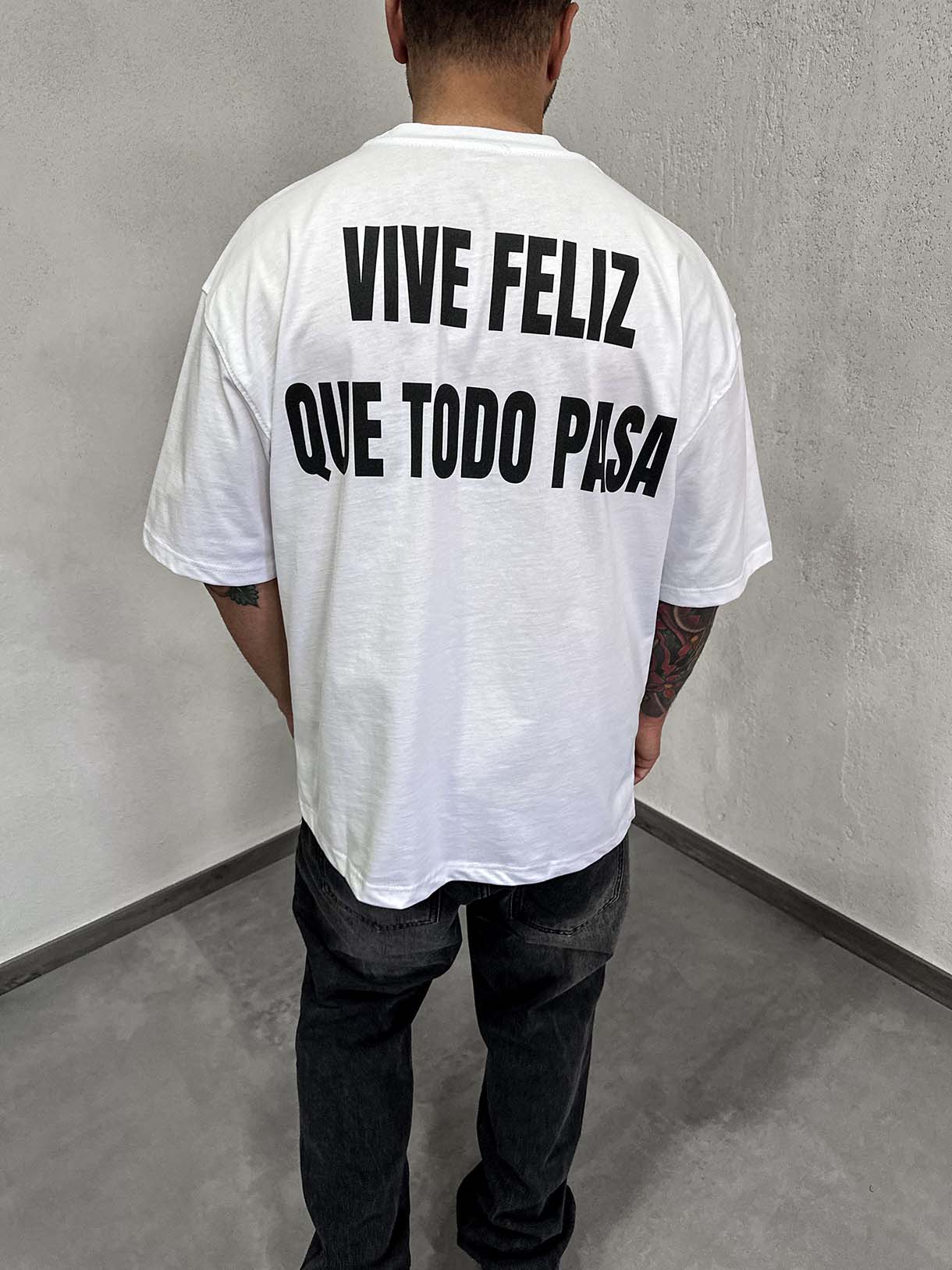 Vive Feliz Tee