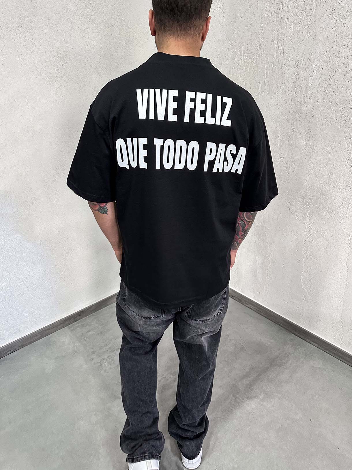 Vive Feliz Tee