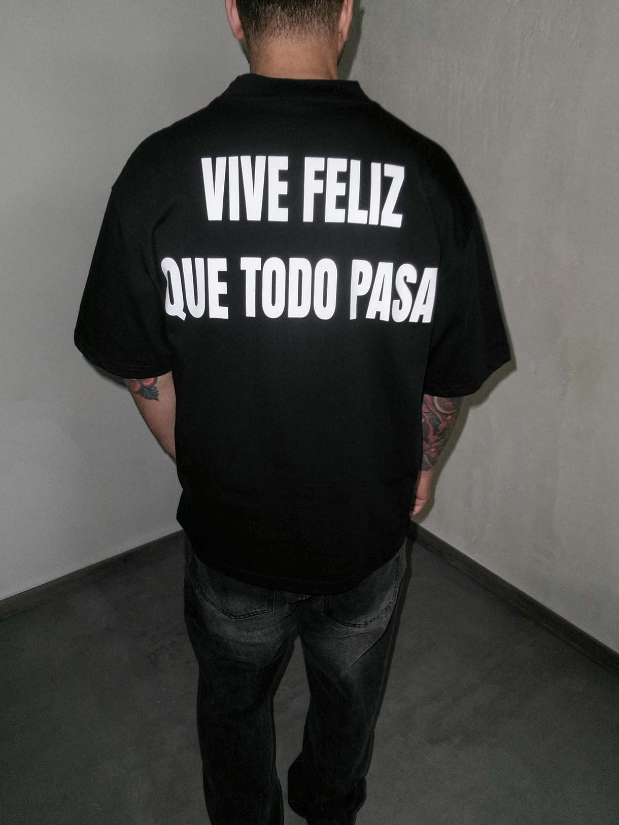 Vive Feliz Tee