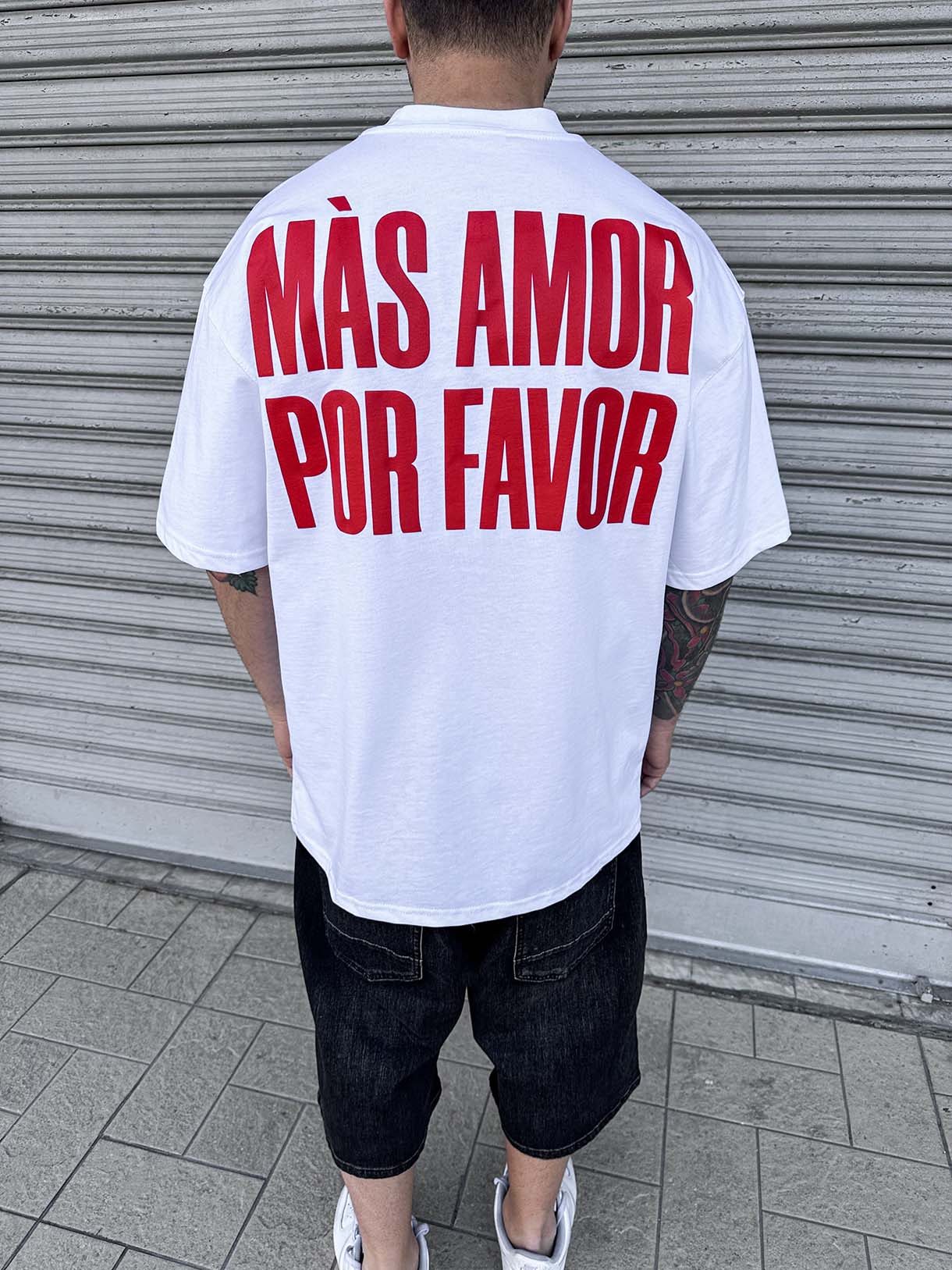 Màs amor por favor Tee