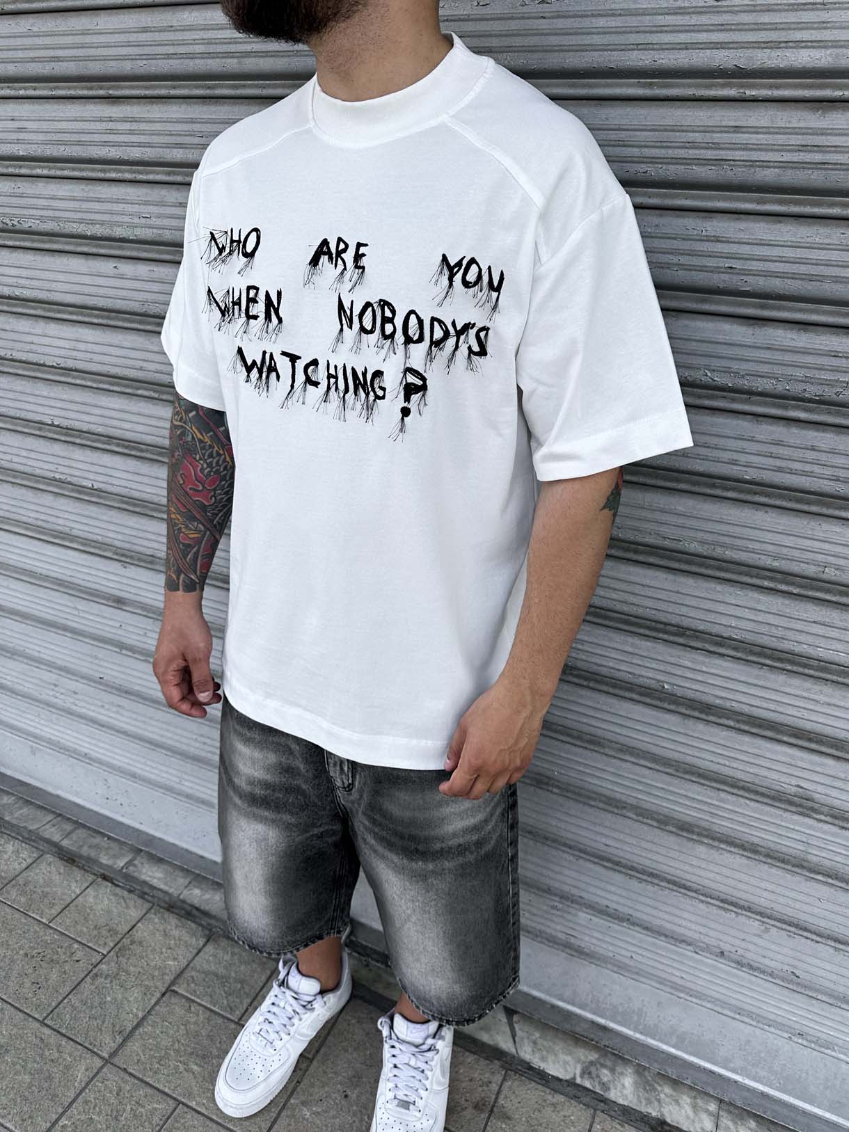 Who are you Tee Ricamo Premium