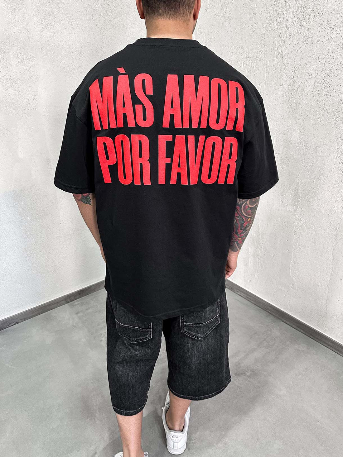 Màs amor por favor Tee
