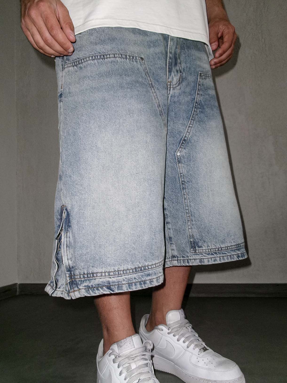 Shorts Over Lateral Zip
