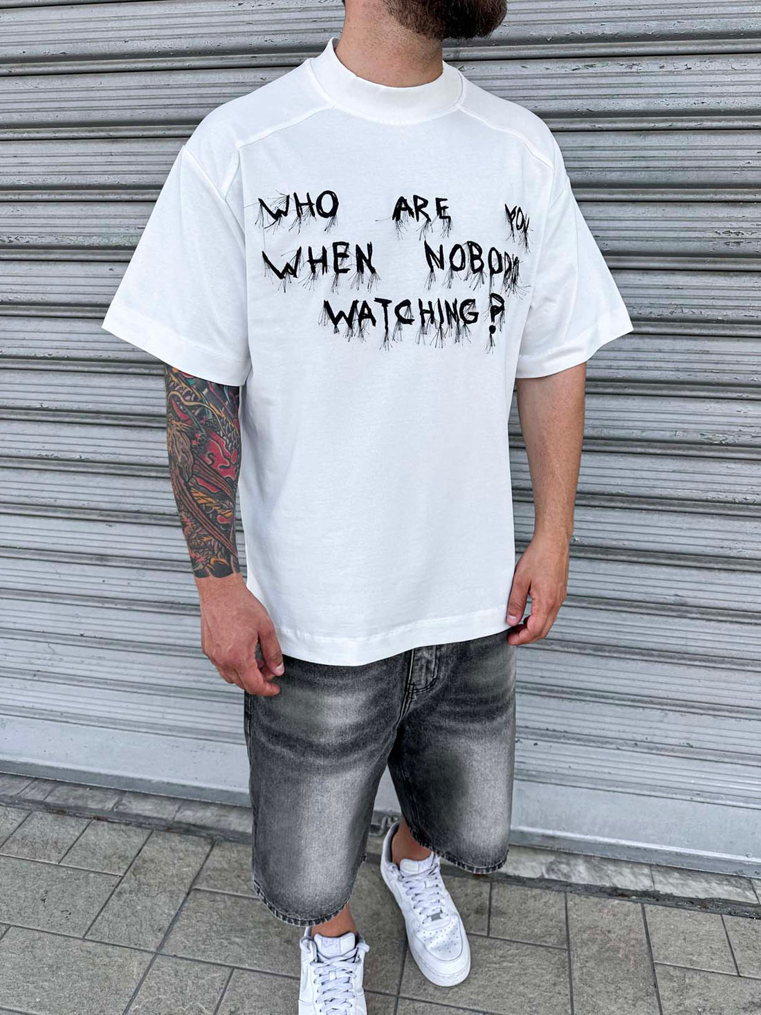 Who are you Tee Ricamo Premium