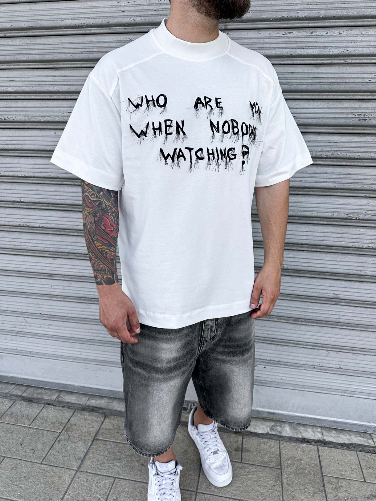 Who are you Tee Ricamo Premium