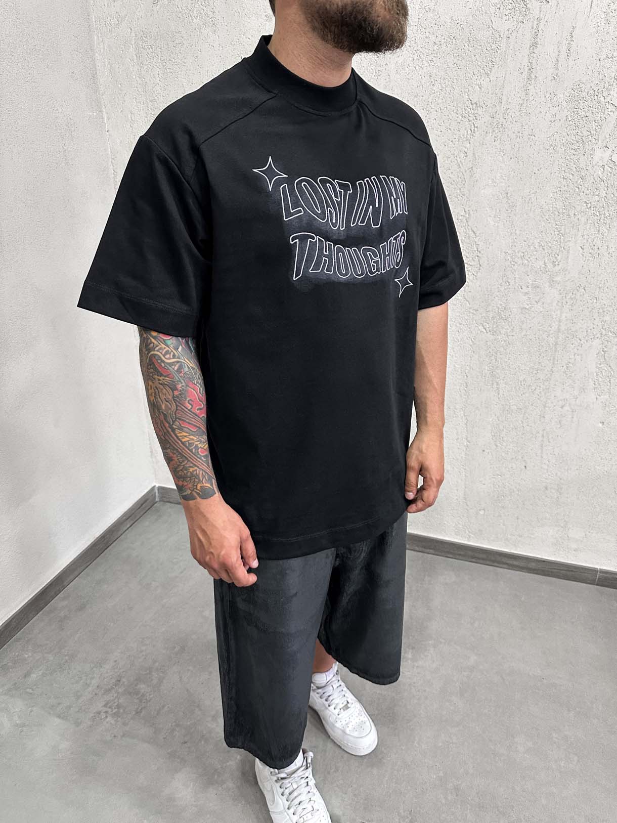 Lost In Thoughts Tee Ricamo Premium