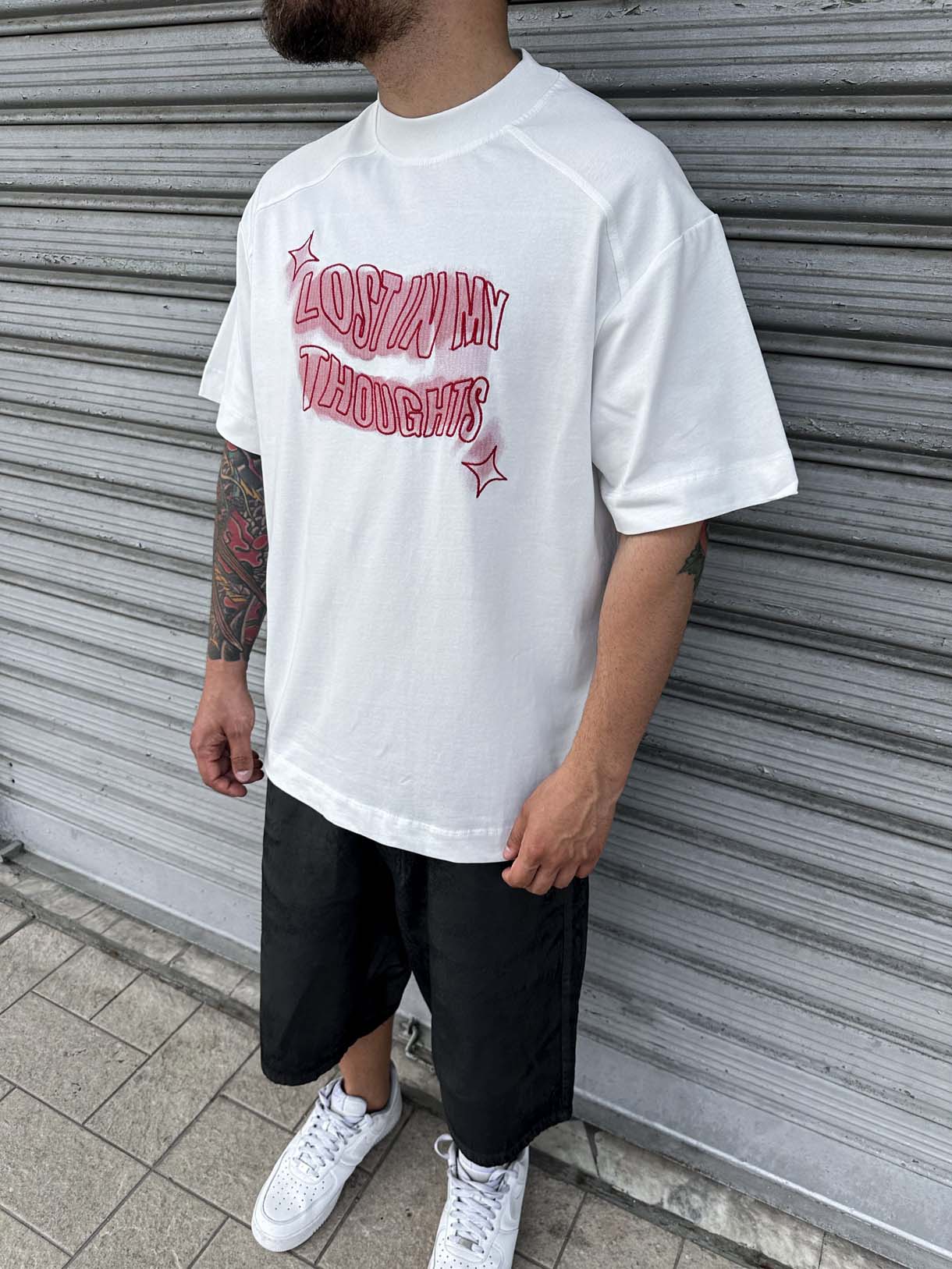 Lost In Thoughts Tee Ricamo Premium