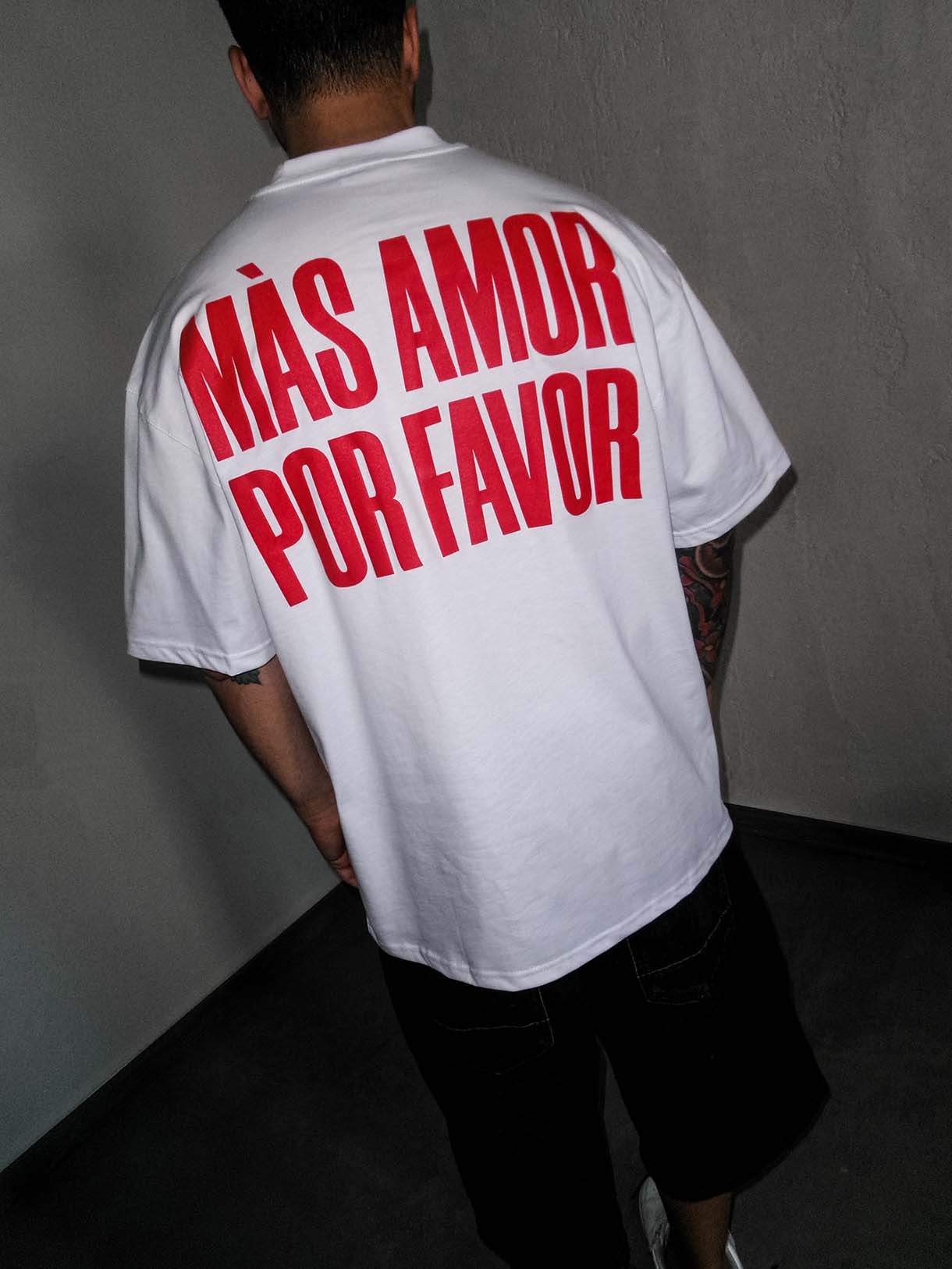 Màs amor por favor Tee