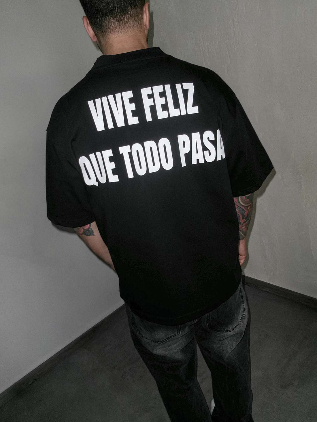Vive Feliz Tee