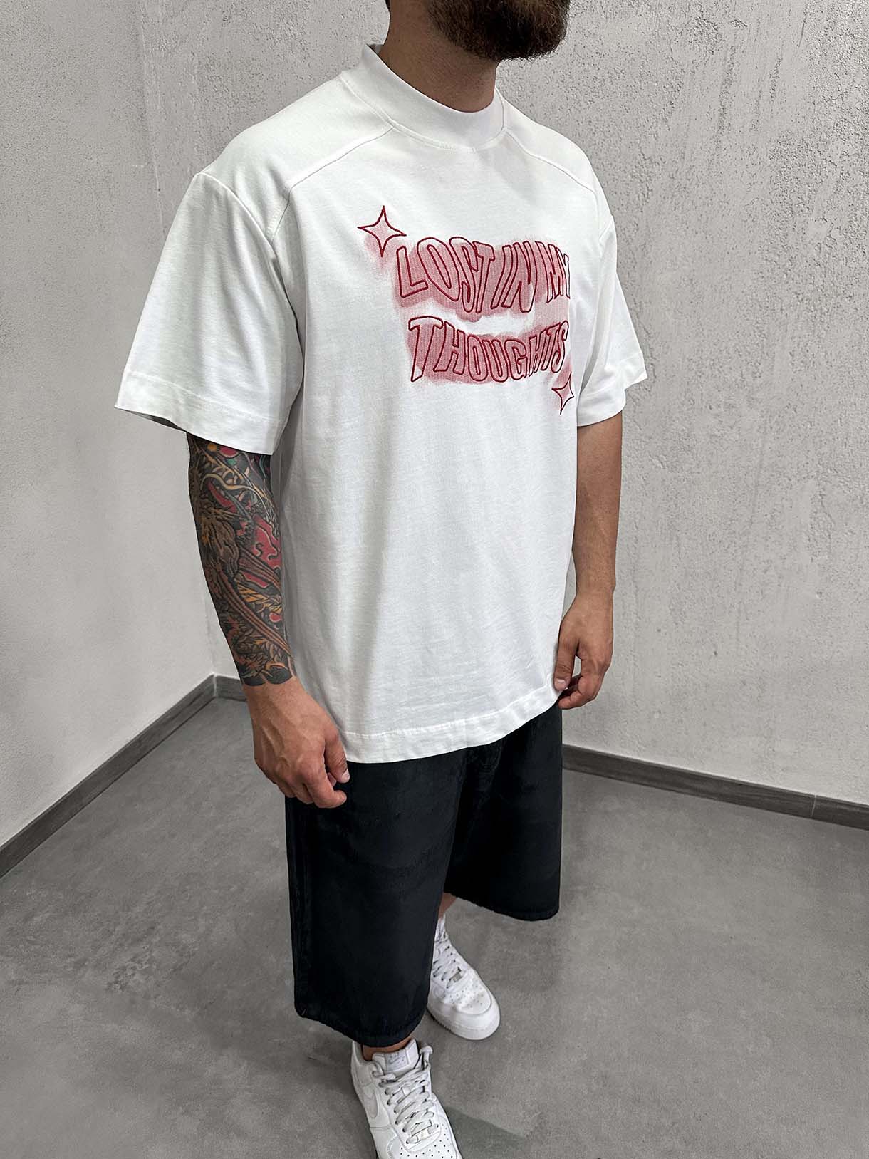Lost In Thoughts Tee Ricamo Premium