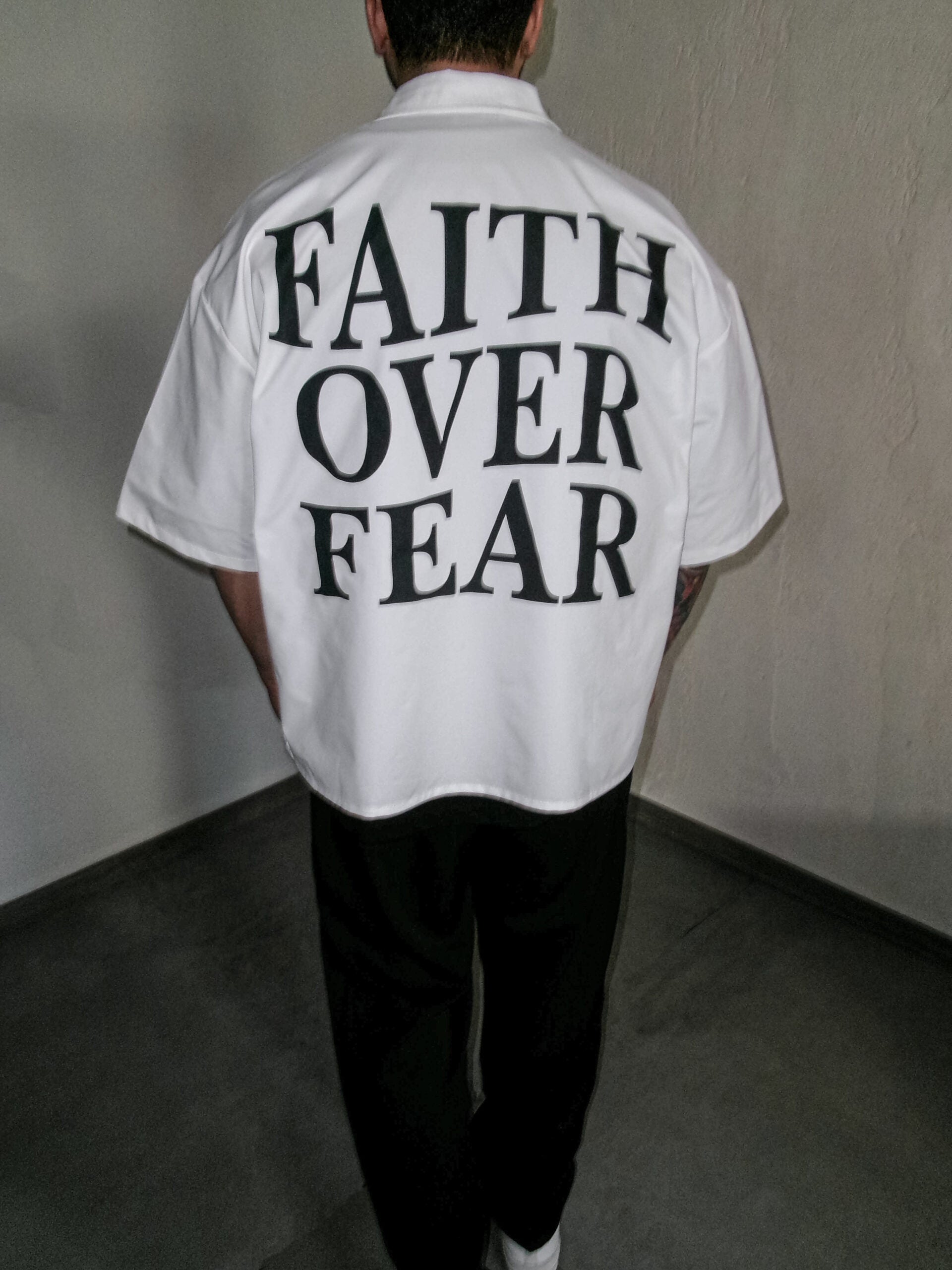 Visions Faith Over Fear Camicia