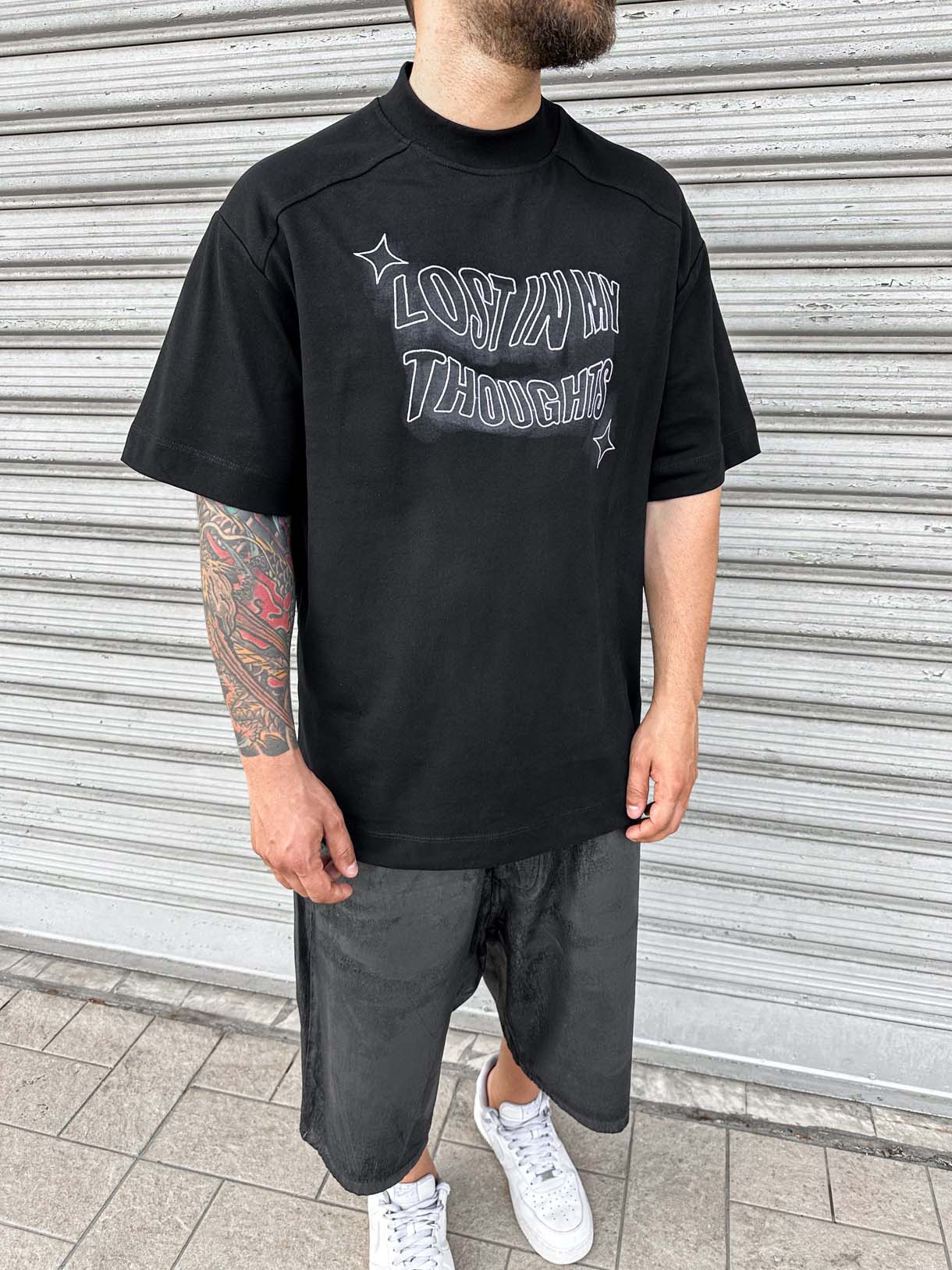 Lost In Thoughts Tee Ricamo Premium