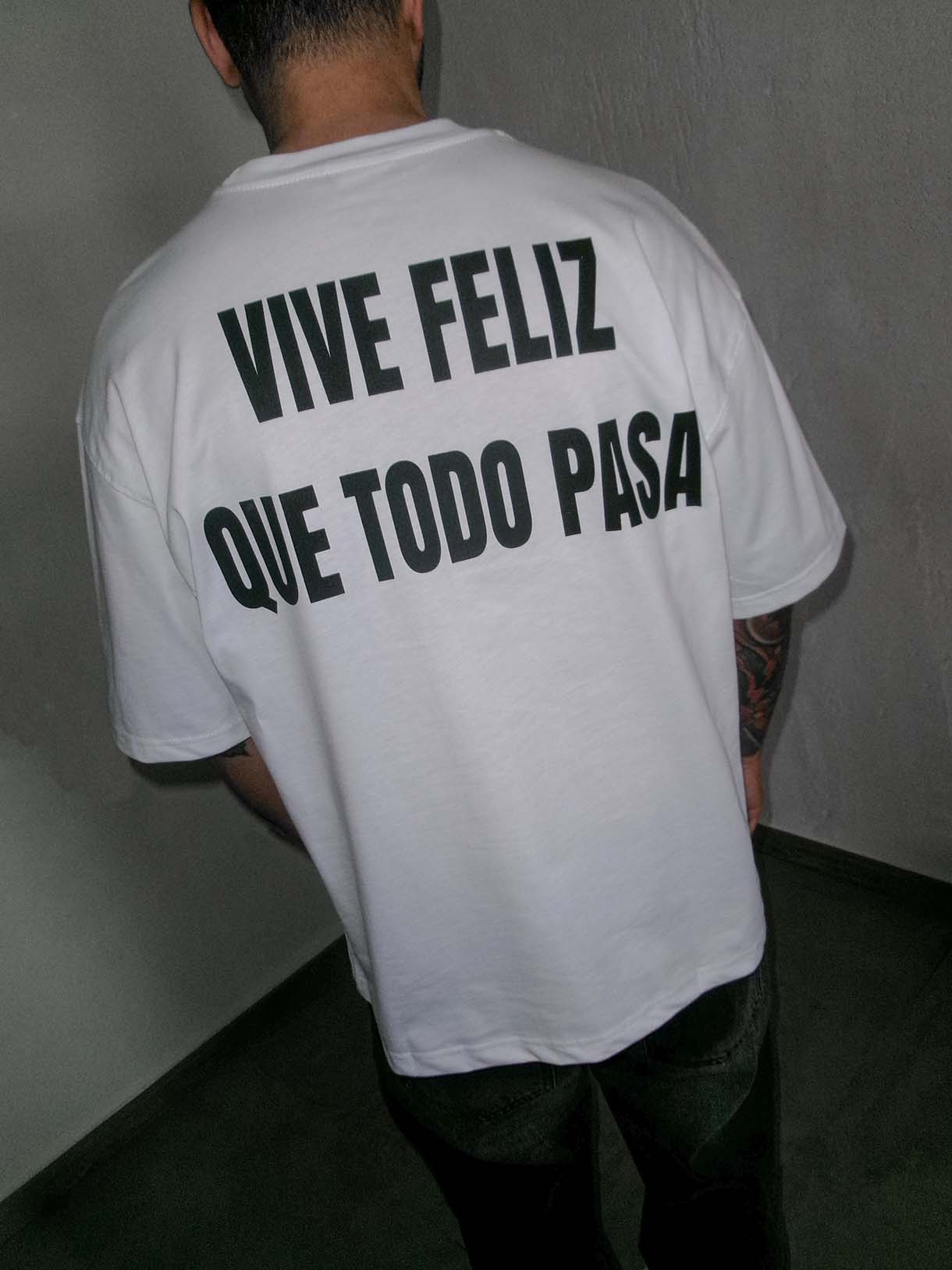 Vive Feliz Tee