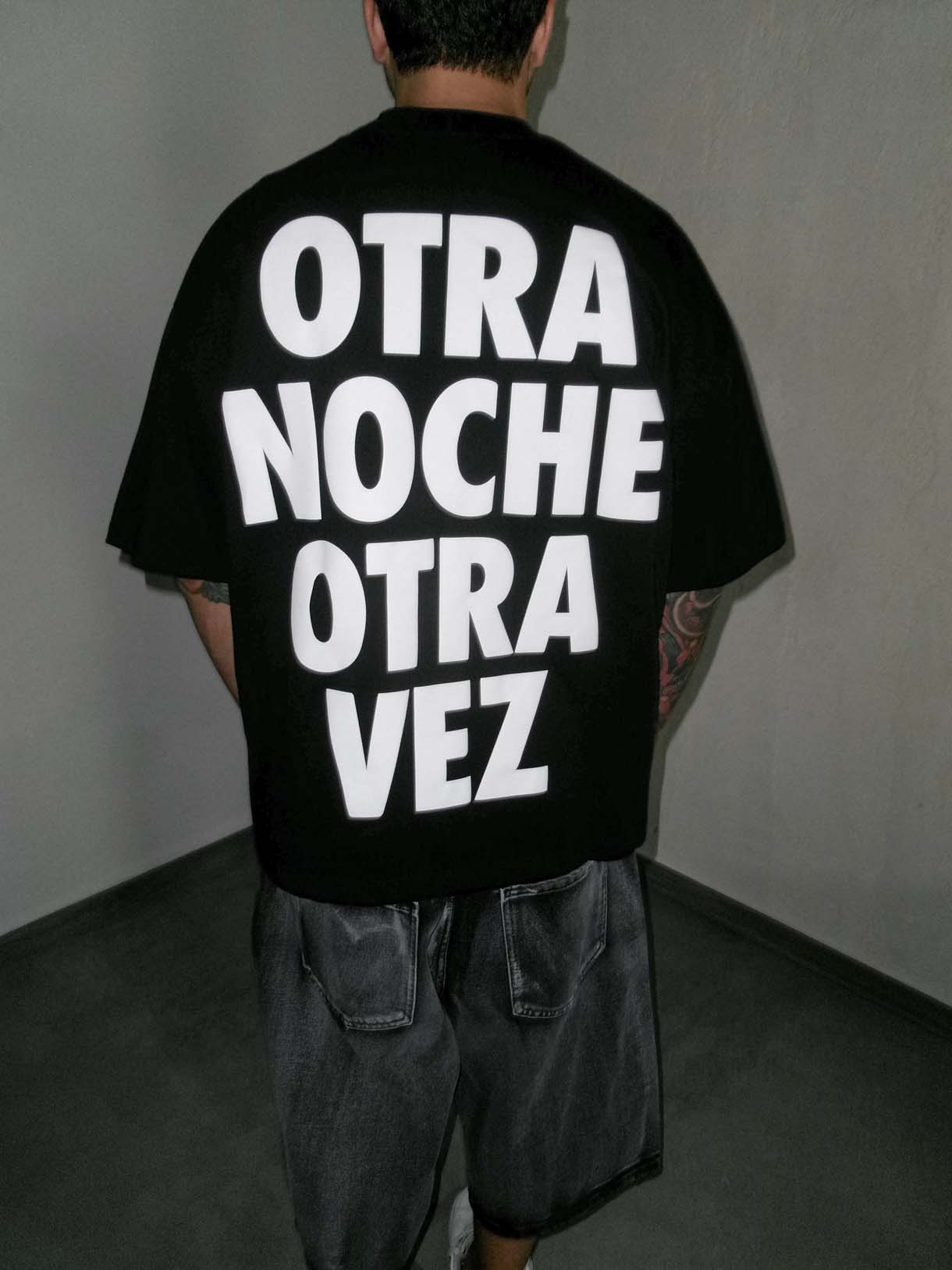 Otra Noche Otra Vez Tee