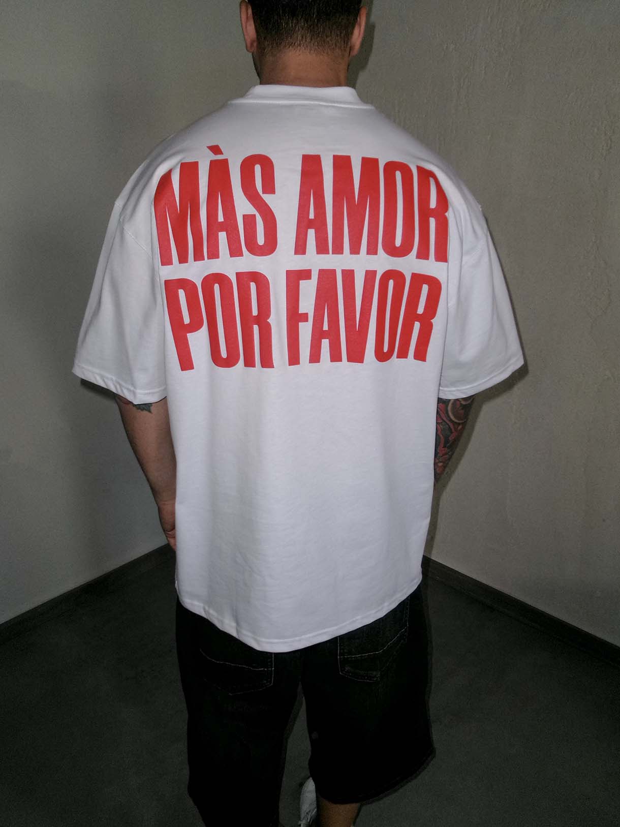Màs amor por favor Tee