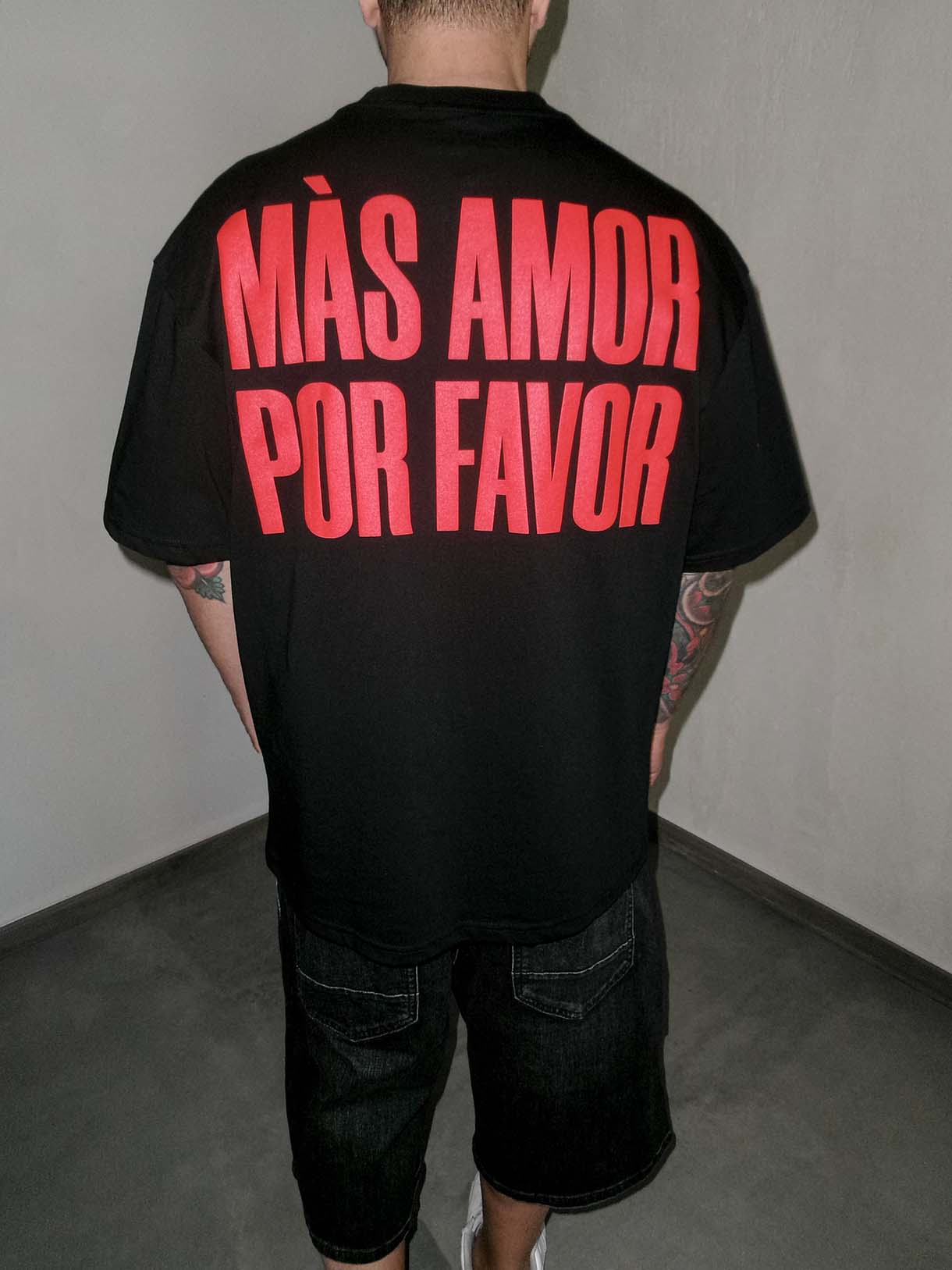 Màs amor por favor Tee