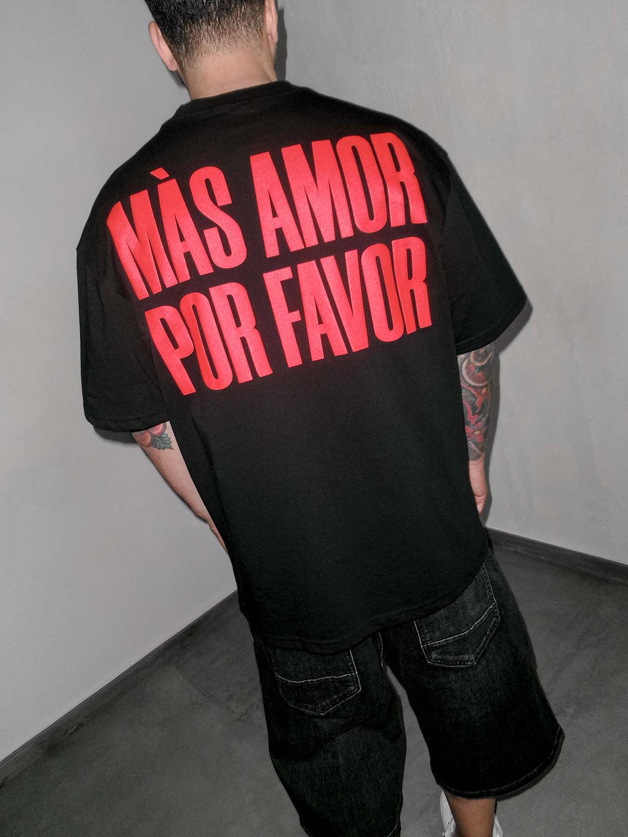 Màs amor por favor Tee