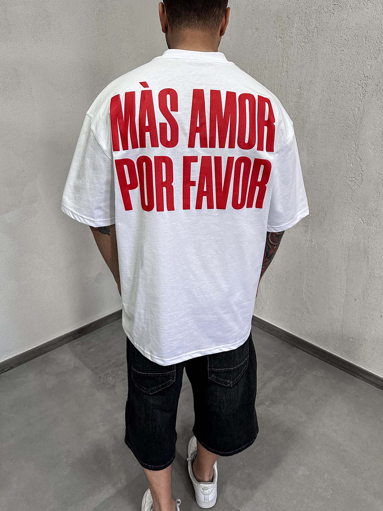 Màs amor por favor Tee