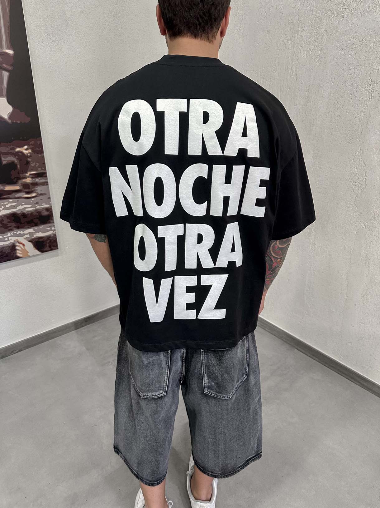 Otra Noche Otra Vez Tee