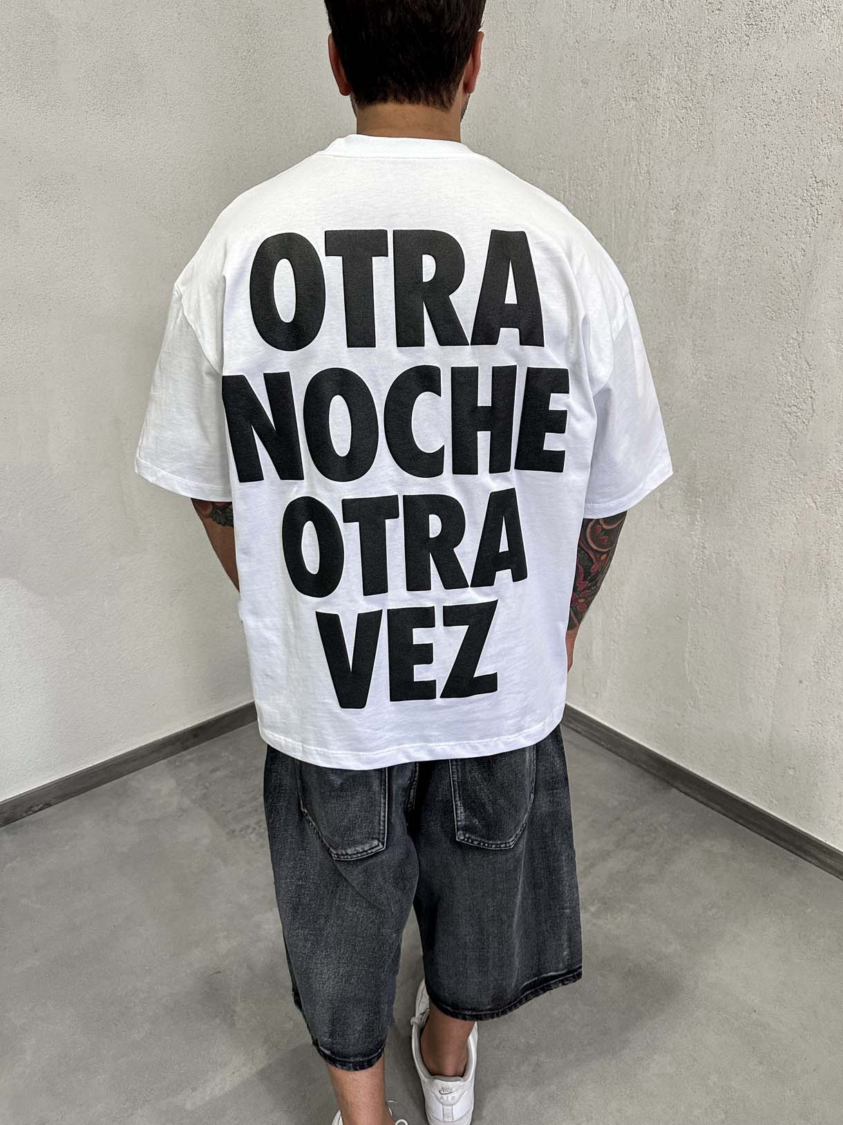 Otra Noche Otra Vez Tee