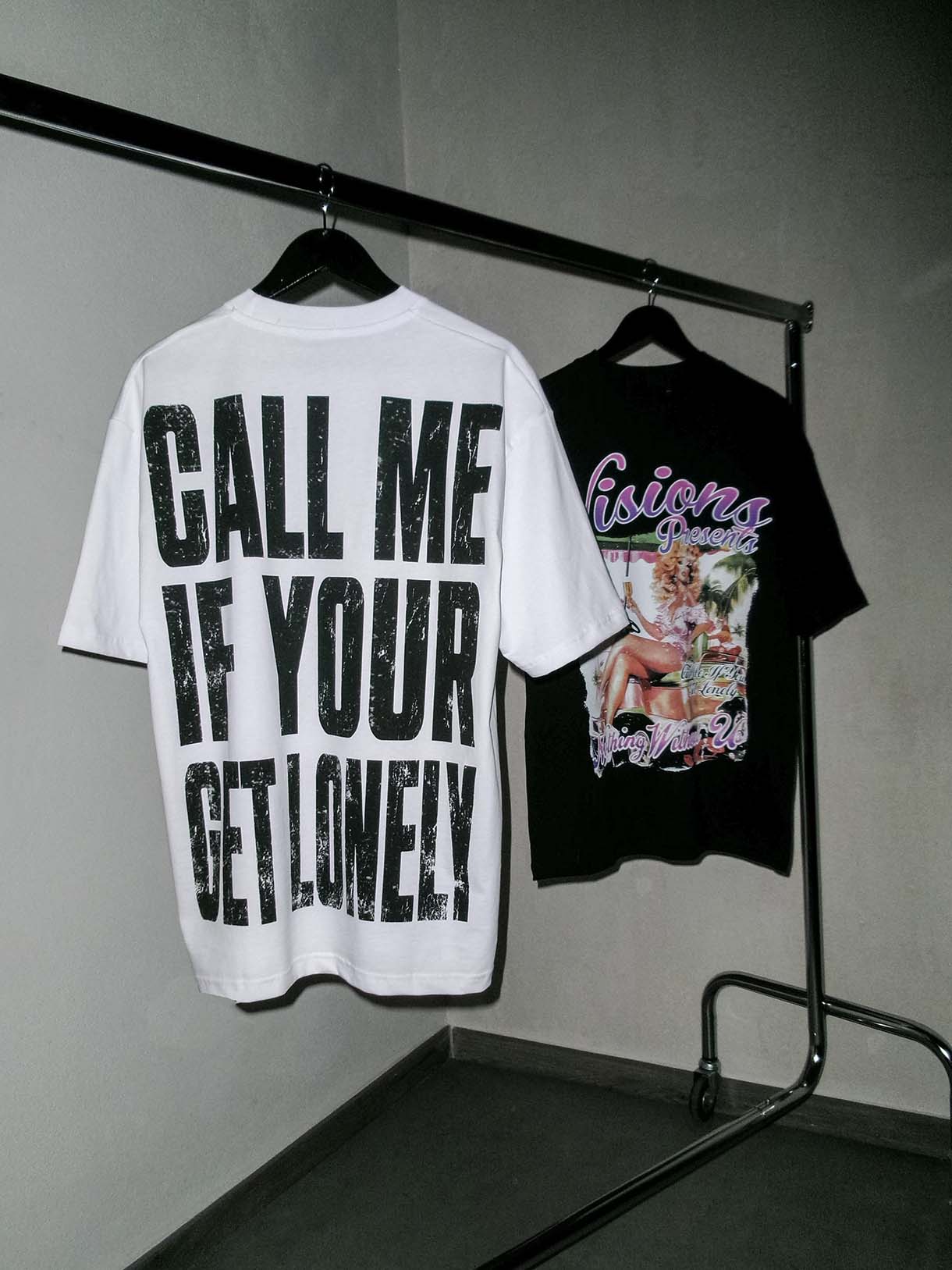 Visions Call me Tee