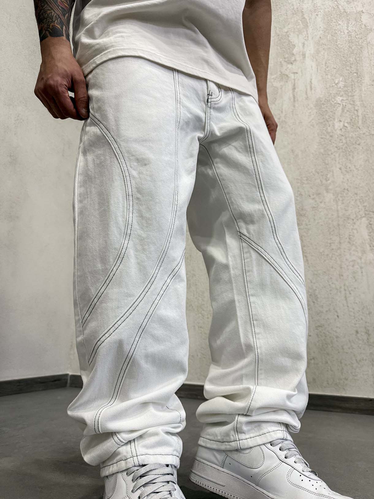 Baggy Circles White Contrast