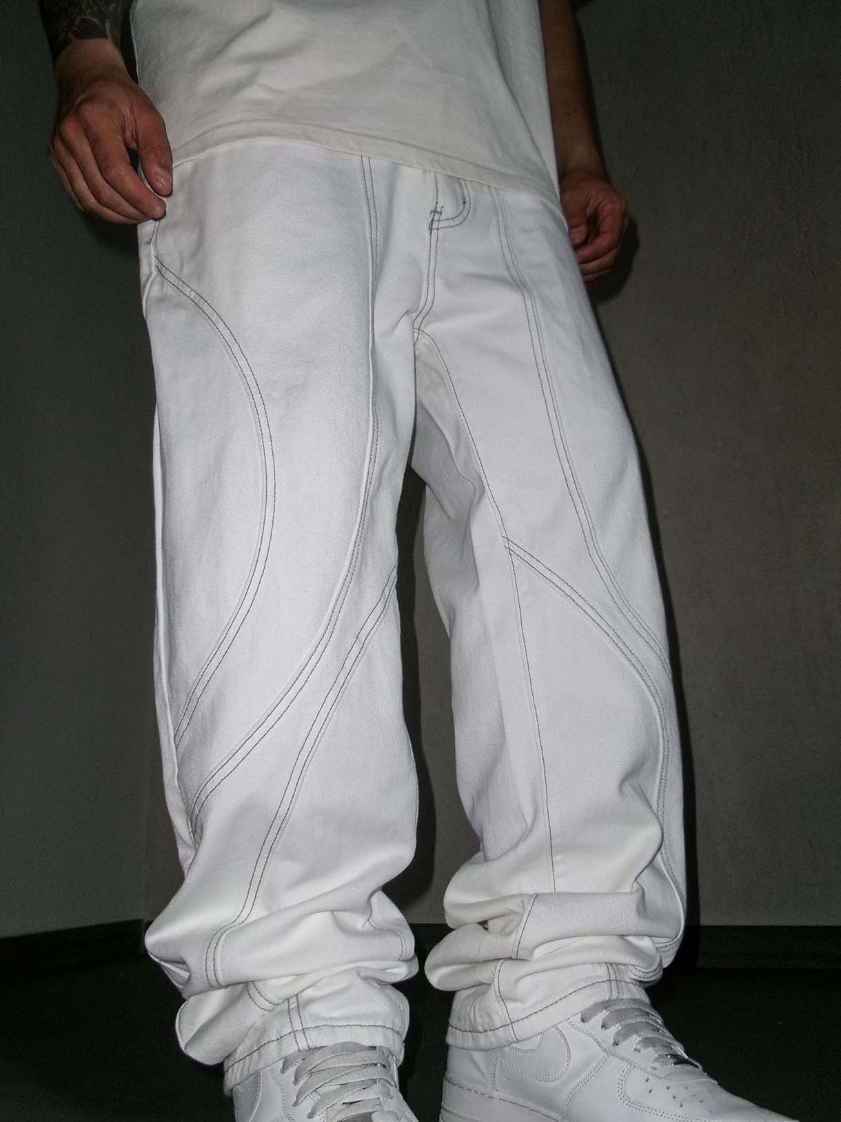Baggy Circles White Contrast