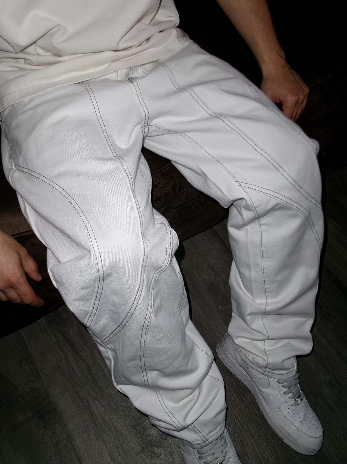 Baggy Circles White Contrast